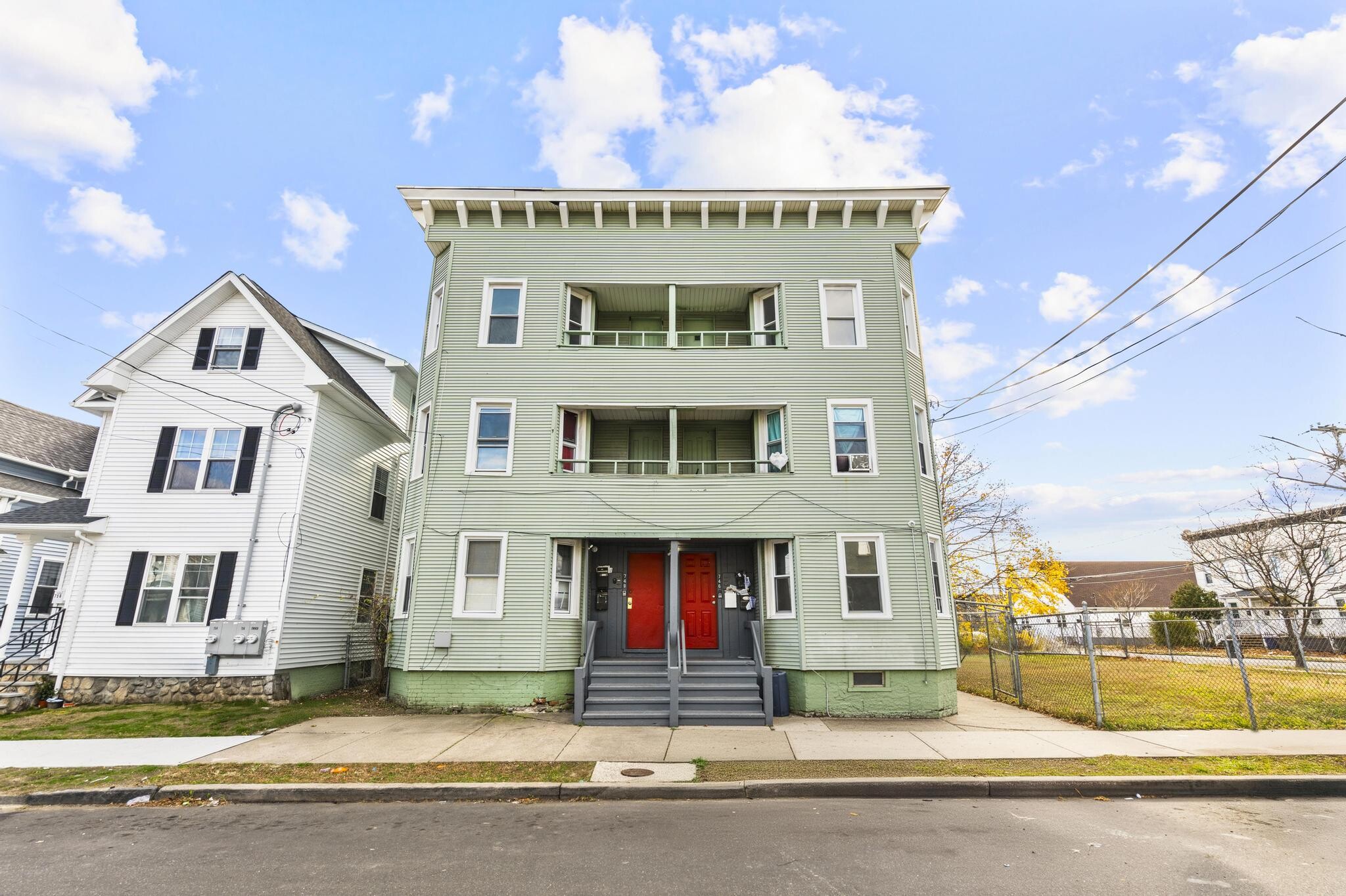 746 Maple St, Bridgeport, CT for sale Primary Photo- Image 1 of 91