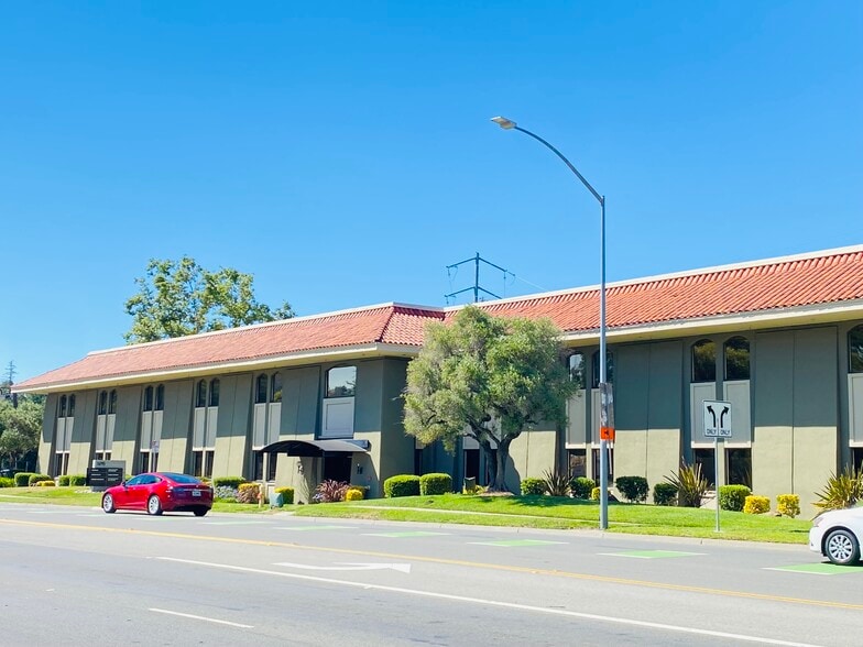 16795 Lark Ave, Los Gatos, CA for lease - Building Photo - Image 2 of 8