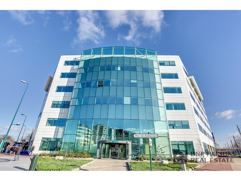 Office in Gennevilliers for lease - Building Photo - Image 1 of 2