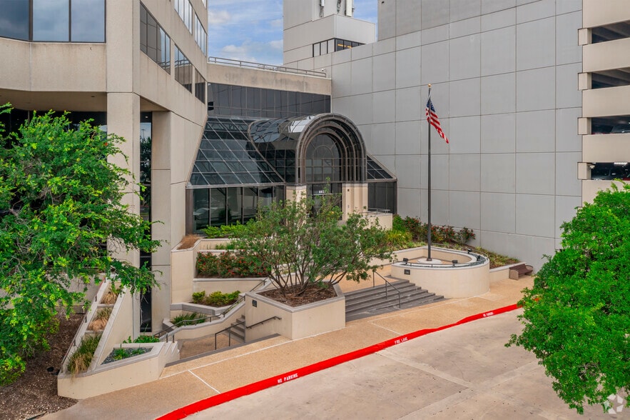 8023 vantage Dr, San Antonio, TX for lease - Building Photo - Image 3 of 6