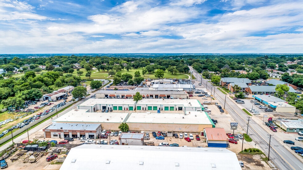 400 N Bowen Rd, Arlington, TX for lease - Building Photo - Image 2 of 6