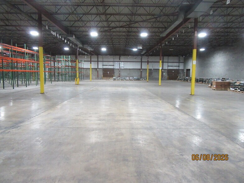 4472 Steelway Blvd N, Liverpool, NY à louer - Photo du bâtiment - Image 3 de 5