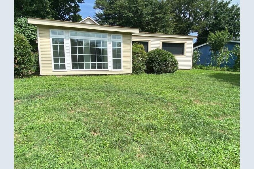 2 Multipurpose Buildings For Church or.. portefeuille de 3 propriétés à vendre sur LoopNet.ca - Photo du bâtiment - Image 1 de 32