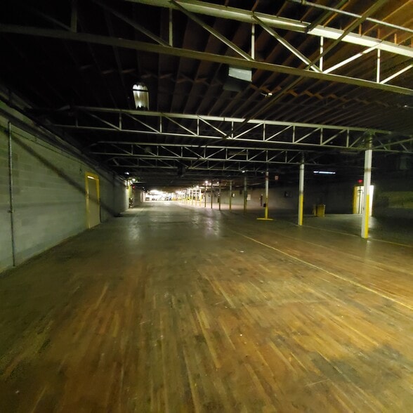 536 N Generals Blvd, Lincolnton, NC for lease - Interior Photo - Image 3 of 5