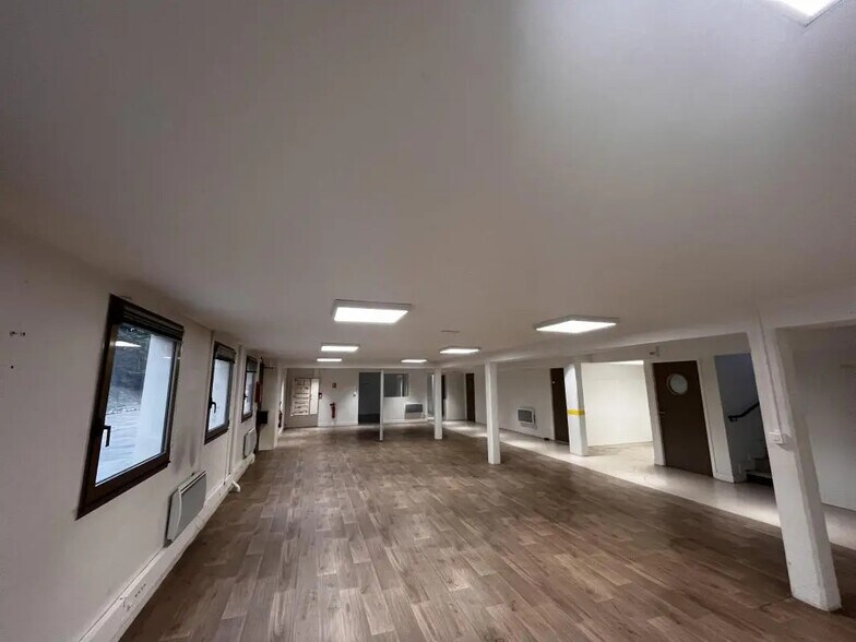 Flex dans Neuilly-sur-Marne à louer - Photo du bâtiment - Image 2 de 19