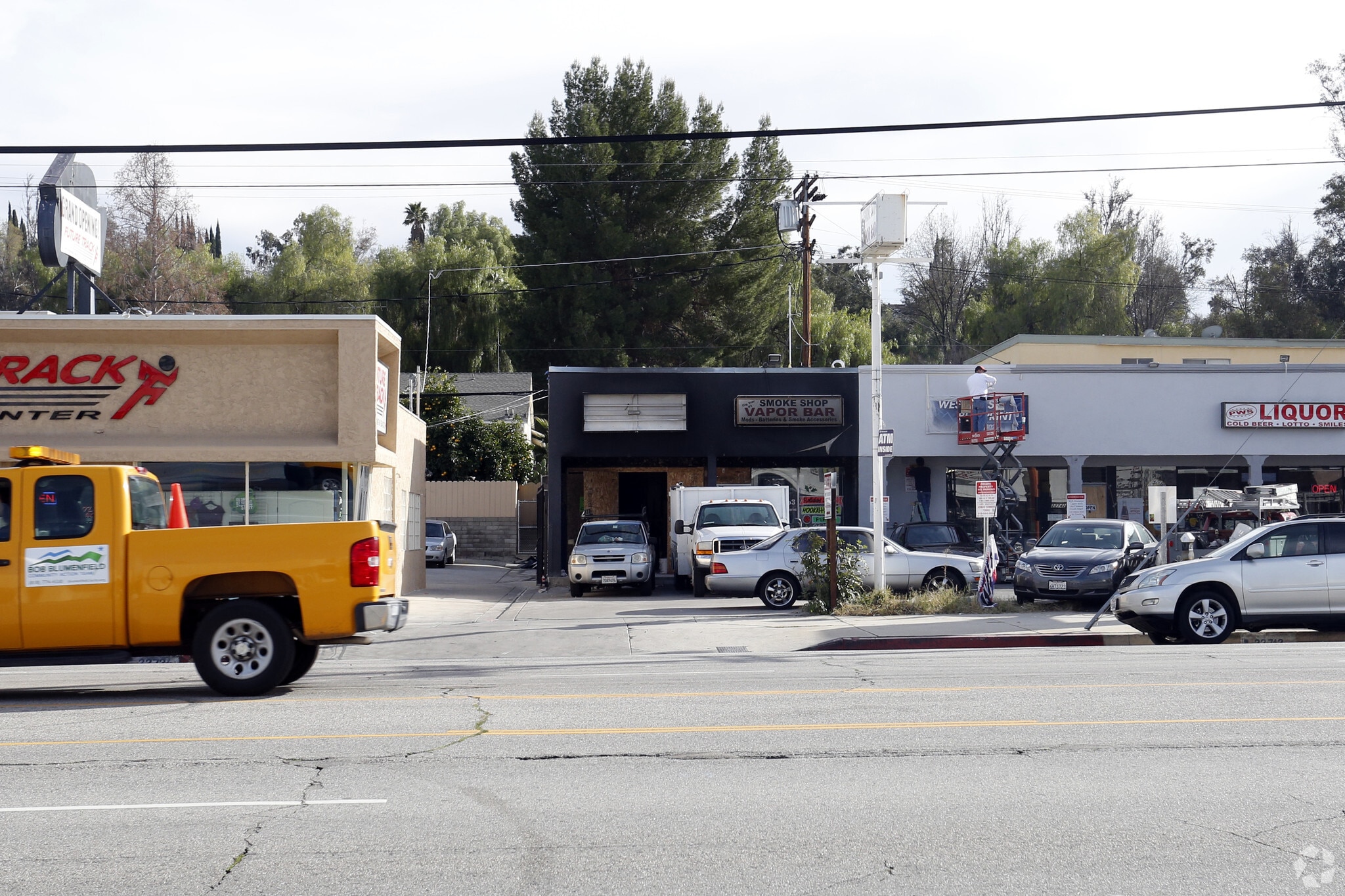 22738 Ventura Blvd, Woodland Hills, CA for lease Primary Photo- Image 1 of 7
