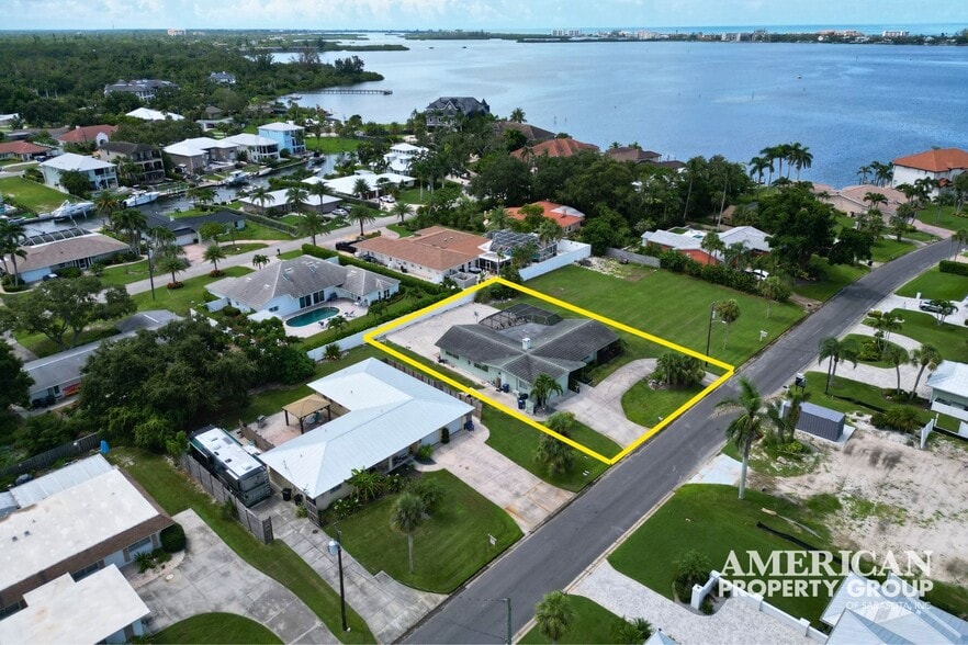 1848 Southpointe Dr, Sarasota, FL à vendre - Photo du bâtiment - Image 2 de 6