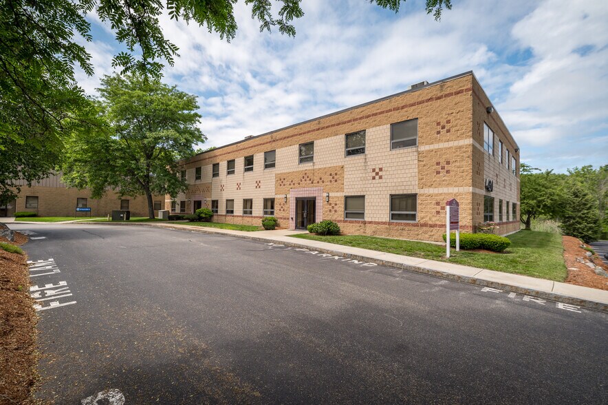 430 Boston St, Topsfield, MA à louer - Photo du bâtiment - Image 1 de 20