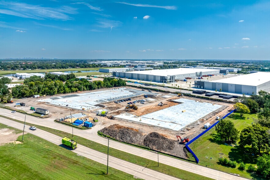 13527 Stafford Rd., Stafford, TX à vendre - Photo de construction - Image 2 de 3