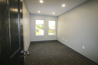 9522 Brookline Ave, Baton Rouge, LA for lease Interior Photo- Image 2 of 4