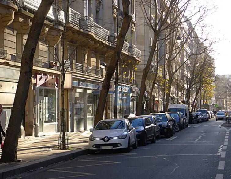 Retail in Paris for lease - Building Photo - Image 2 of 3