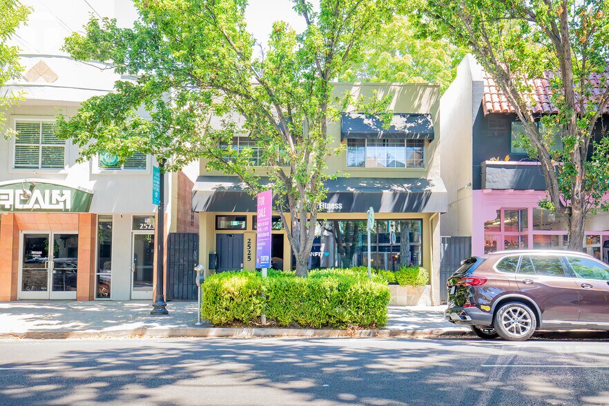 2525 J St, Sacramento, CA à vendre - Photo du bâtiment - Image 2 de 24