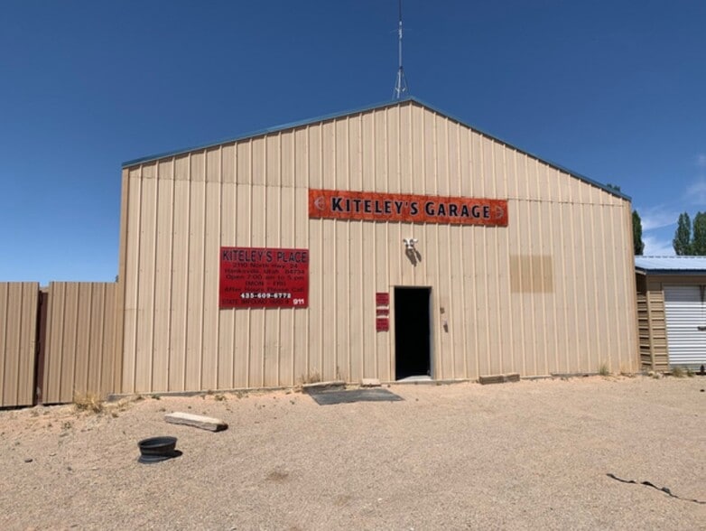 1453 UT-24, Hanksville, UT à vendre - Photo du bâtiment - Image 3 de 15