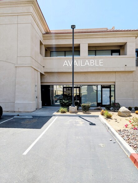 78900 Avenue 47, La Quinta, CA à louer - Photo du bâtiment - Image 2 de 3