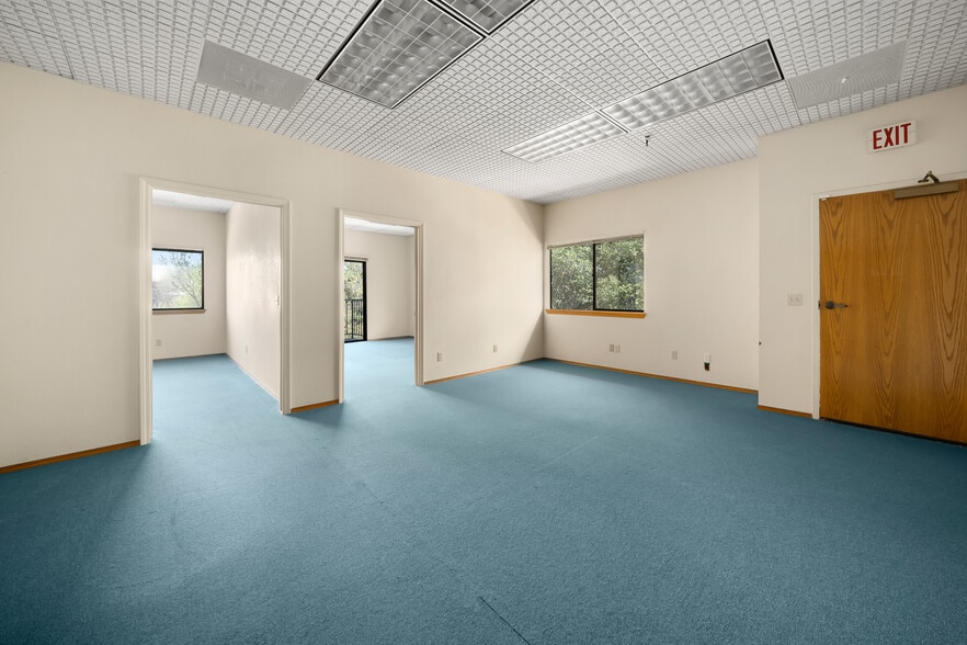 5805 Capistrano Ave, Atascadero, CA for lease - Interior Photo - Image 3 of 21