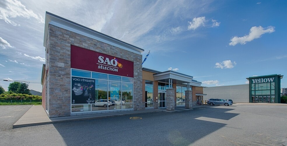 1111 Boulevard Jutras E, Victoriaville, QC à louer - Photo du bâtiment - Image 3 de 6