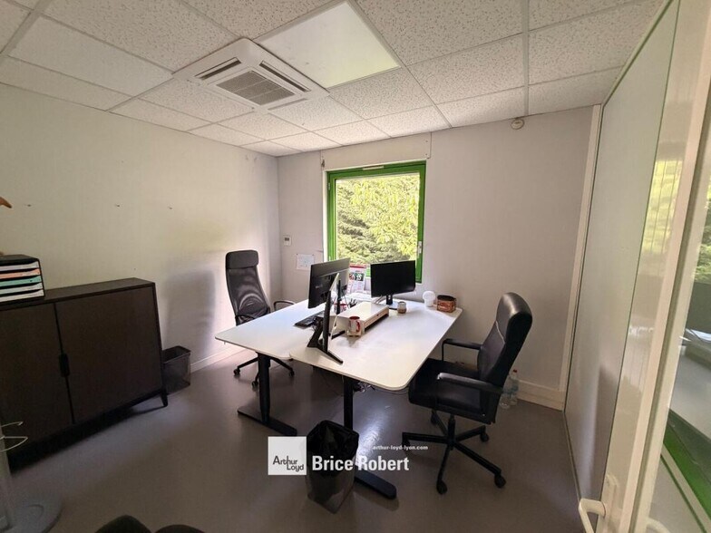 1 Rue De La Chaudanne, Grézieu-la-Varenne for lease - Interior Photo - Image 3 of 13