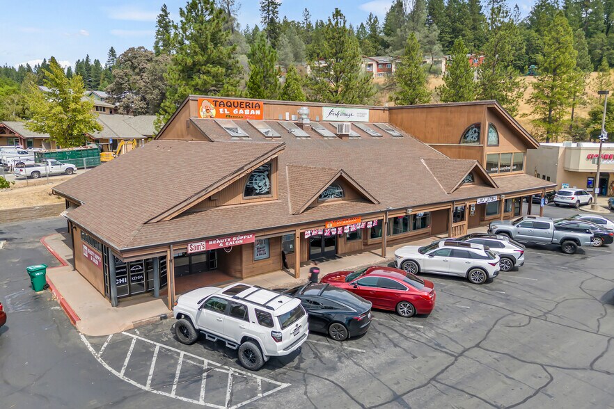 1035-1043 Sutton Way, Grass Valley, CA à vendre - Photo du bâtiment - Image 2 de 42