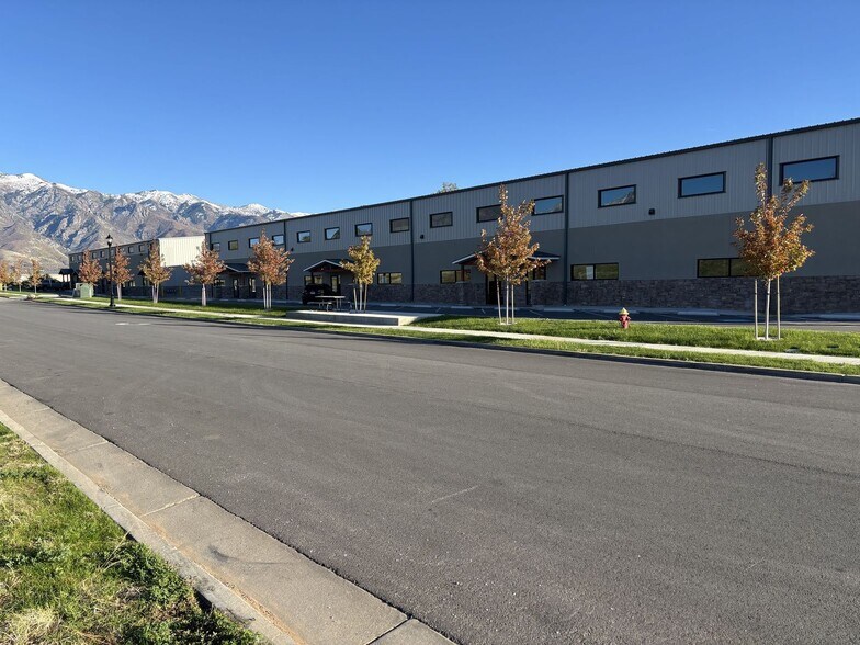 181 W 2675 N, Layton, UT à louer - Photo du bâtiment - Image 2 de 12