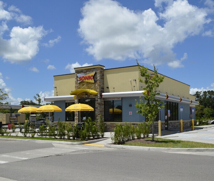 1051 Cypress Pky, Kissimmee, FL à louer - Photo du bâtiment - Image 3 de 6