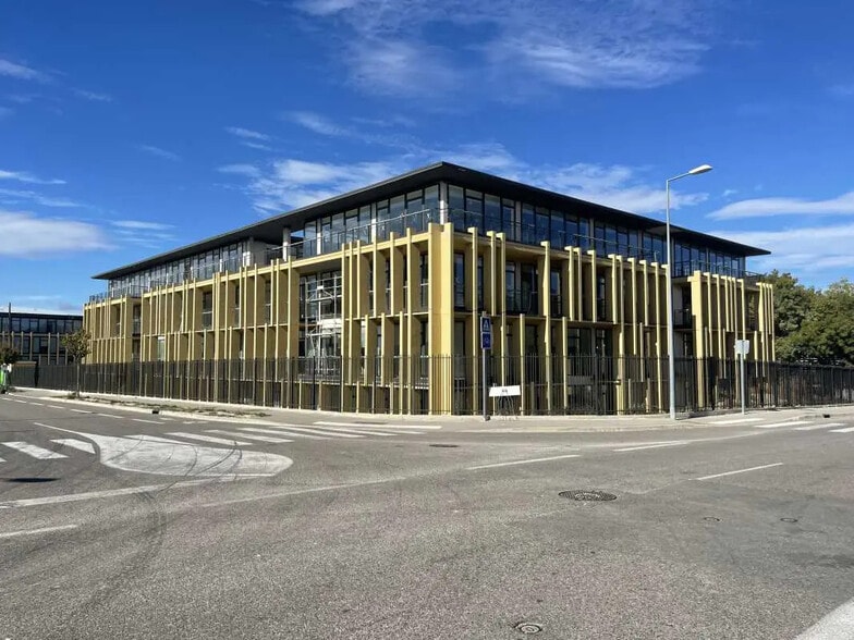 Office in Aix-en-Provence for lease - Building Photo - Image 1 of 4
