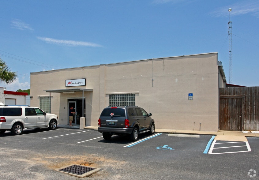 125 Ferry Rd SE, Fort Walton Beach, FL for lease - Building Photo - Image 2 of 39