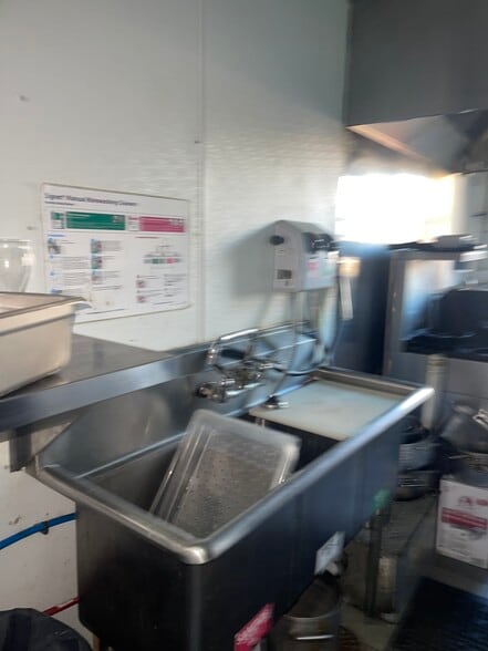 269 W Merrick Rd, Valley Stream, NY for lease - Interior Photo - Image 2 of 5