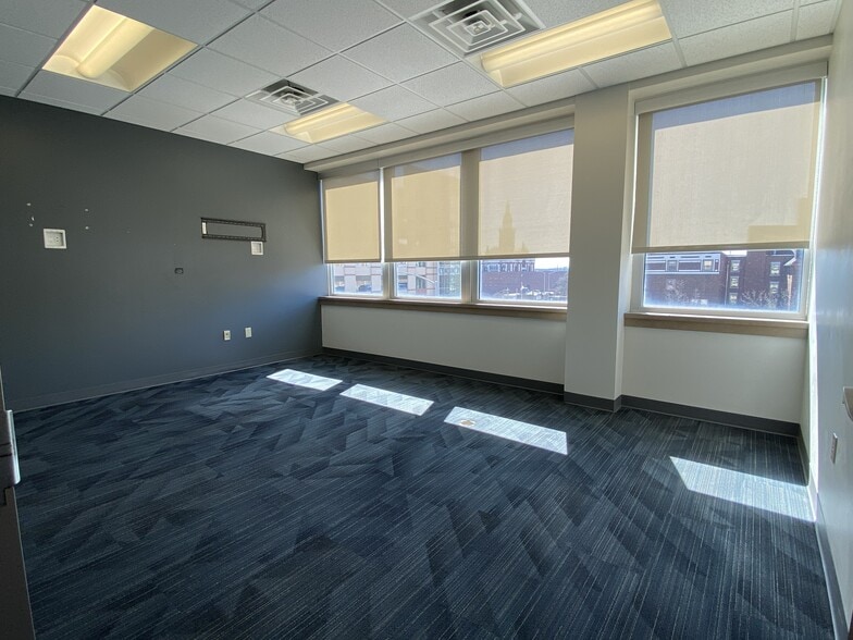 131 W 10th St, Dubuque, IA à louer - Photo intérieure - Image 3 de 9