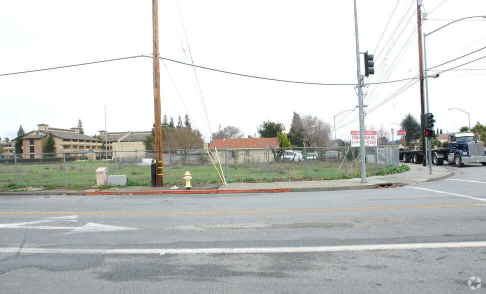 325 Leavesley Rd, Gilroy, CA à vendre - Photo du bâtiment - Image 3 de 8