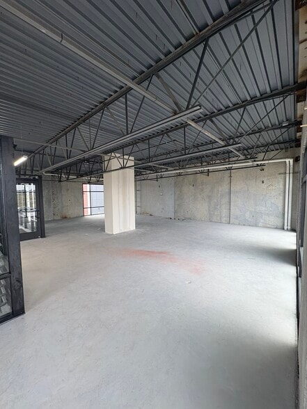 5879 W 7800 S, West Jordan, UT à louer - Photo du bâtiment - Image 3 de 5