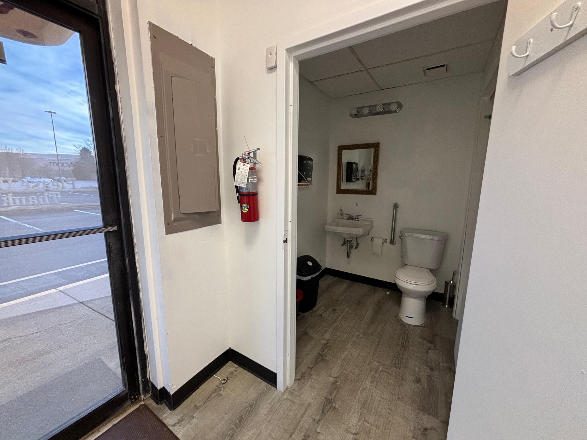 2701-2736 N Mall Dr, Virginia Beach, VA for lease Interior Photo- Image 1 of 5