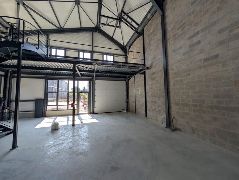 1 Rue René Dubos, Groslay for lease - Interior Photo - Image 3 of 8