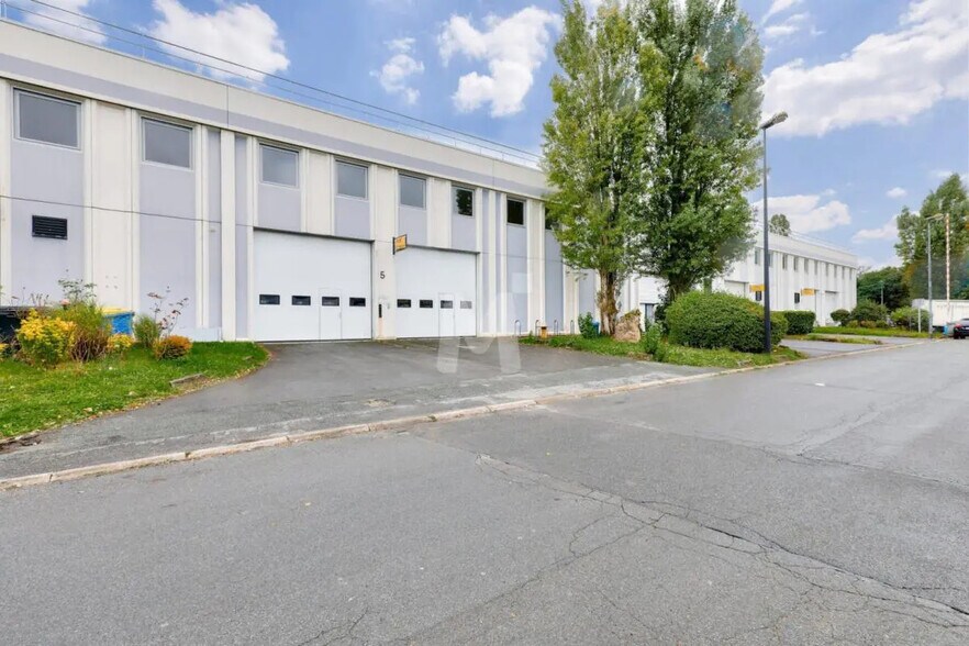 Bureau dans Lisses à louer - Photo du bâtiment - Image 2 de 9