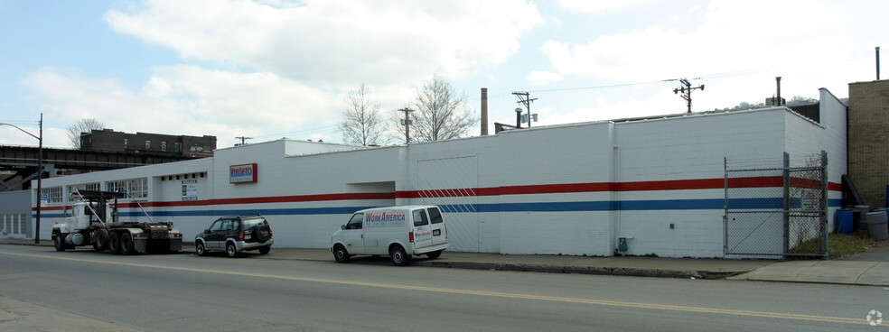 Strip District - Redev/Invest/Occupy portfolio of 3 properties for sale on LoopNet.ca - Building Photo - Image 1 of 2