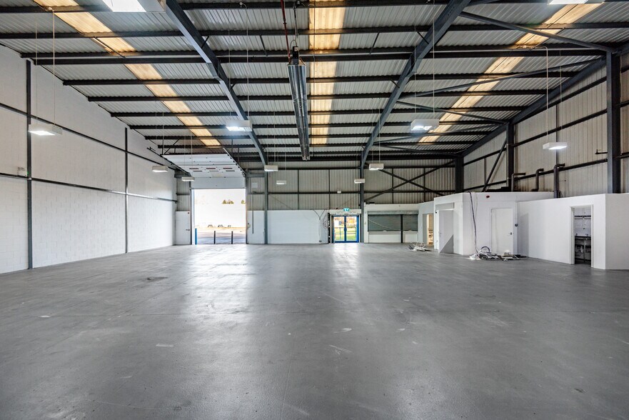 1-5 Almond Ct, Falkirk for lease - Building Photo - Image 3 of 4