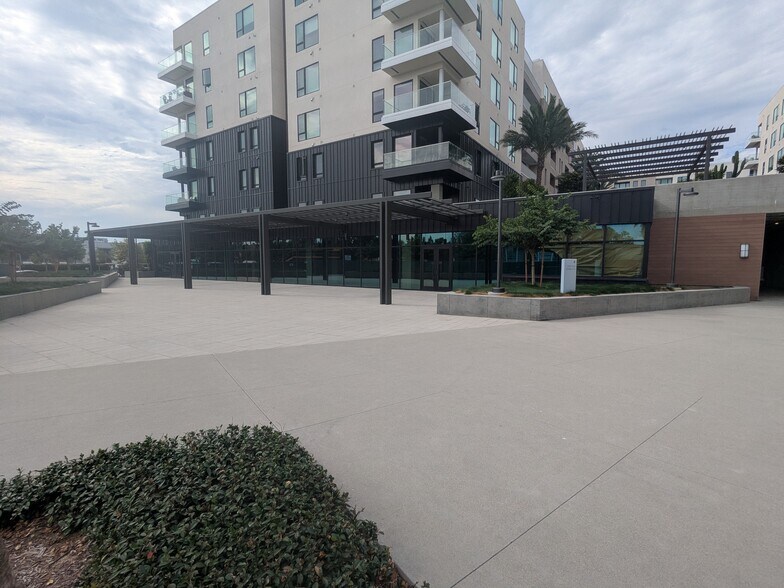 2103 Rivington, Irvine, CA à louer - Photo du bâtiment - Image 3 de 3