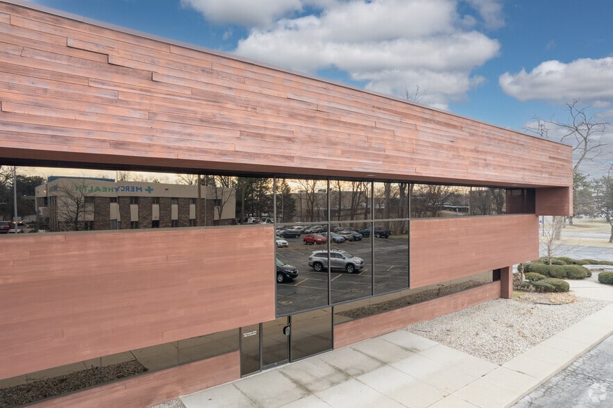 3950 Sunforest Ct, Toledo, OH for lease - Building Photo - Image 3 of 15