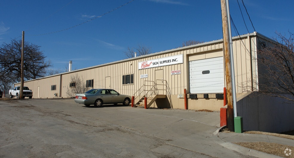 4222 D St, Omaha, NE for lease - Primary Photo - Image 1 of 1