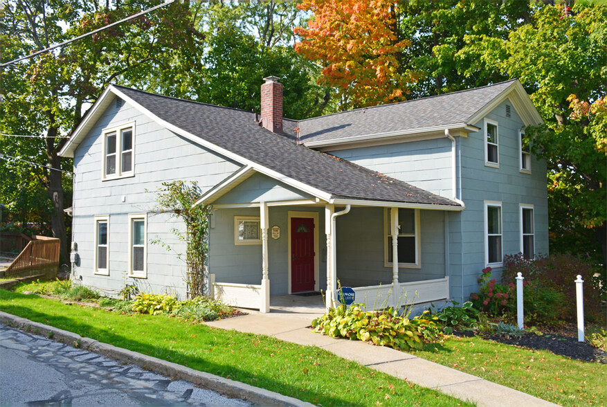 107 Center St, Chardon, OH à vendre - Photo du bâtiment - Image 2 de 29