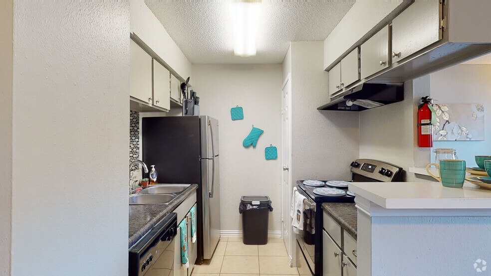 311 Highland Cross Dr, Houston, TX for sale - Matterport 3D Scan - Image 2 of 36