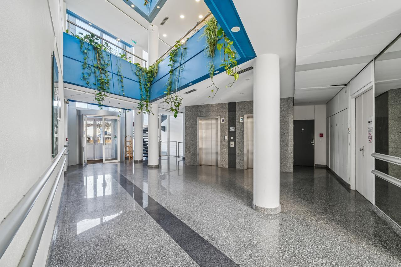 Office in Villepinte for lease Lobby- Image 1 of 15