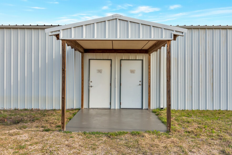 1715 N FM Road 51, Springtown, TX for lease - Building Photo - Image 1 of 25