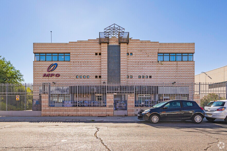 37 Calle de los Ebanistas, Alcorcón, Madrid for sale - Primary Photo - Image 1 of 2