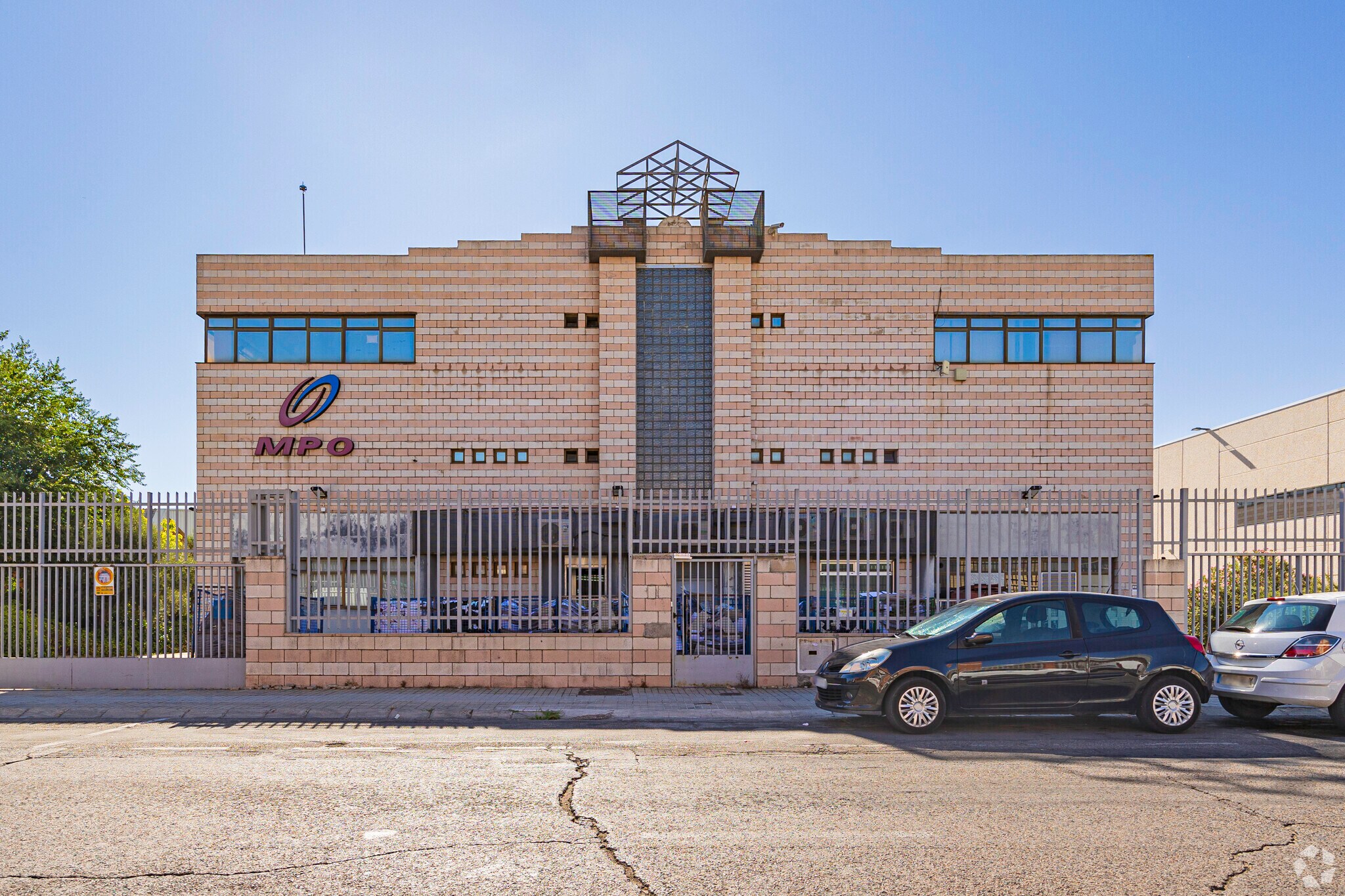 37 Calle de los Ebanistas, Alcorcón, Madrid for sale Primary Photo- Image 1 of 3