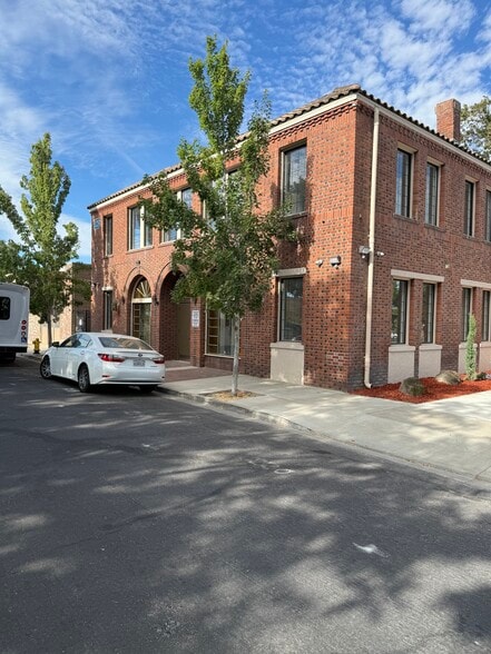 123 Sycamore Ave, Manteca, CA for lease - Building Photo - Image 2 of 23