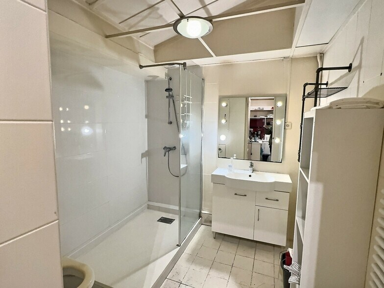 Office in Paris for lease - Interior Photo - Image 3 of 5