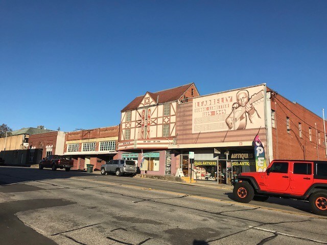 1215 Sam Houston Ave, Huntsville, TX for lease Primary Photo- Image 1 of 33