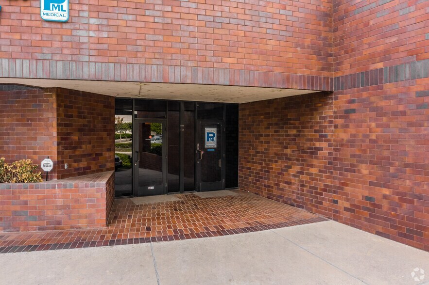 15 Corporate Park, Irvine, CA à louer - Photo du bâtiment - Image 3 de 32