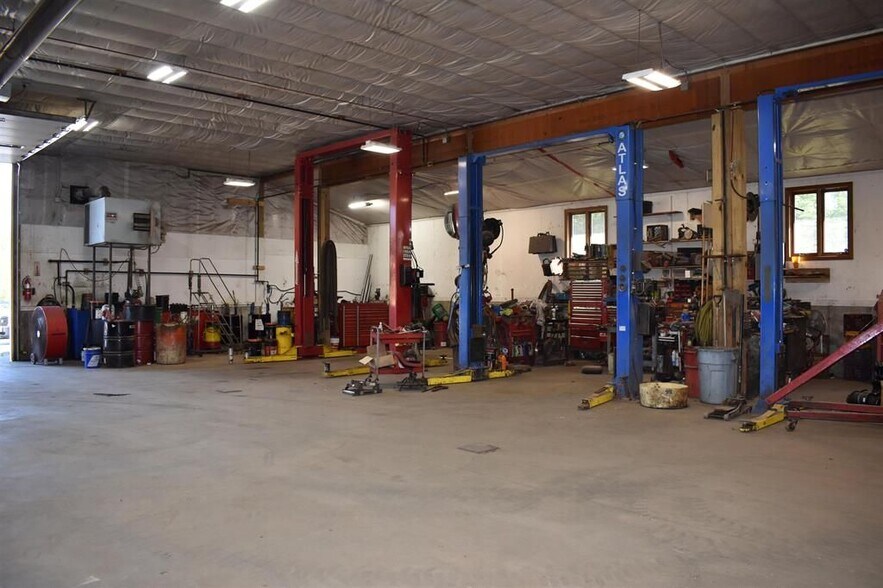 479 US Route 4, Enfield, NH à vendre - Photo du bâtiment - Image 3 de 5