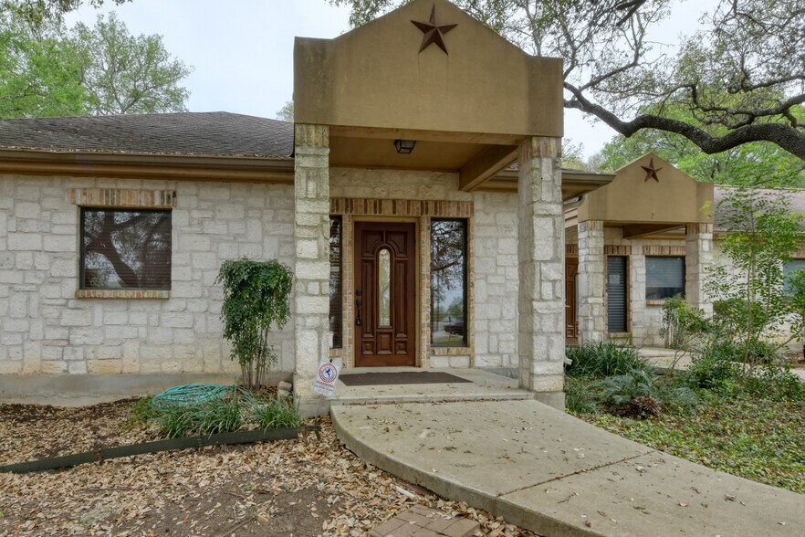 19365 FM 2252, Garden Ridge, TX à louer - Photo du bâtiment - Image 1 de 27